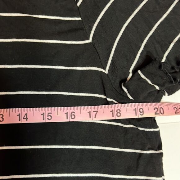 Forever 21 T-Shirt - Picture 12 of 12